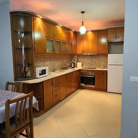 Spacious Waterfront 3br - 2bath & 3 Panoramic Balconies - Pogradec, Ohrid Lägenhet