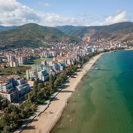 Spacious Waterfront 3br - 2bath & 3 Panoramic Balconies - Pogradec, Ohrid Lägenhet
